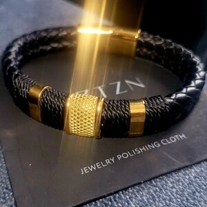Elegant Black and Gold Men's Bracelet